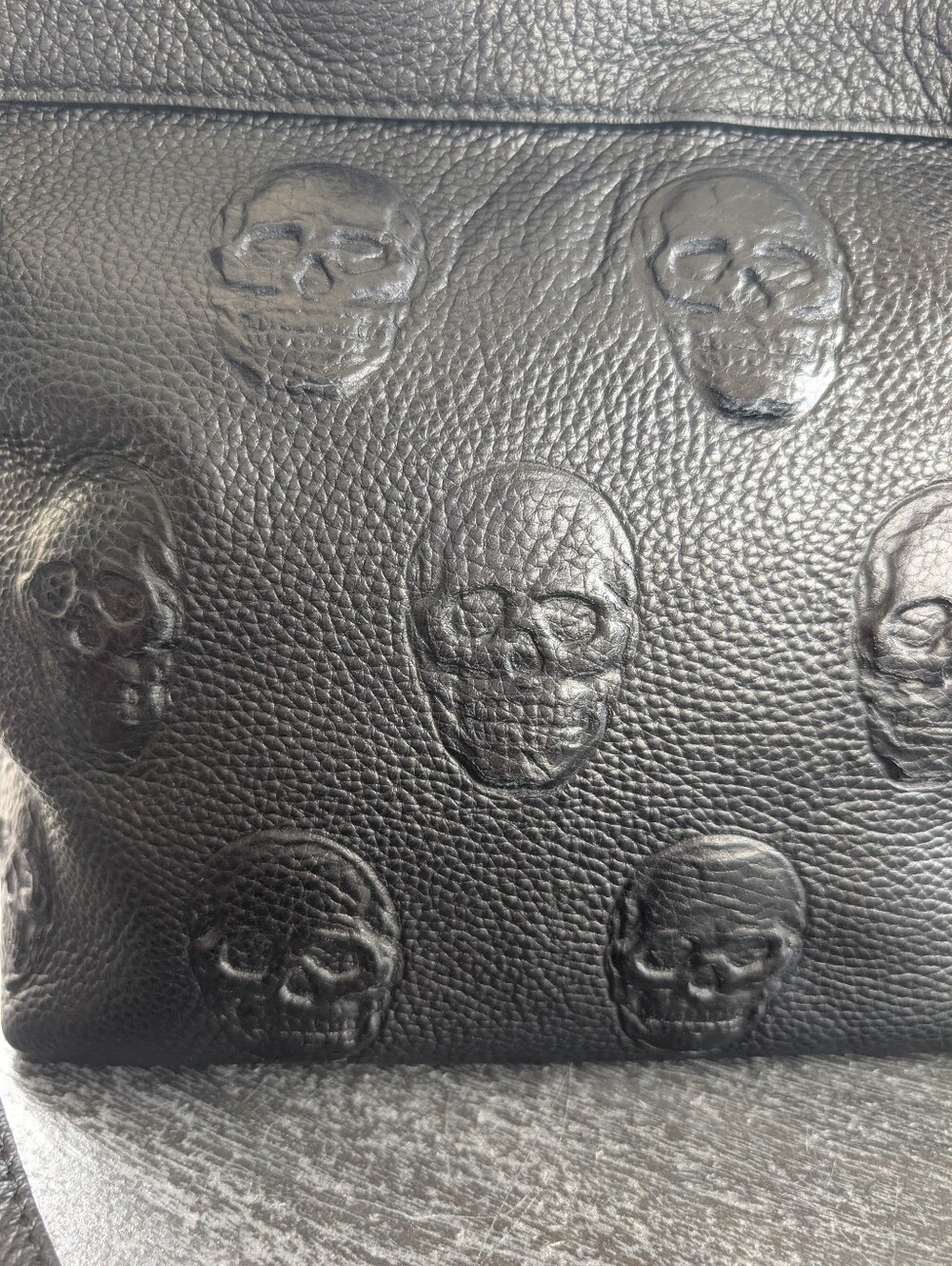 Large black leather 3D Skull Embossed Tote by IO PELLE - Picture 3 of 12